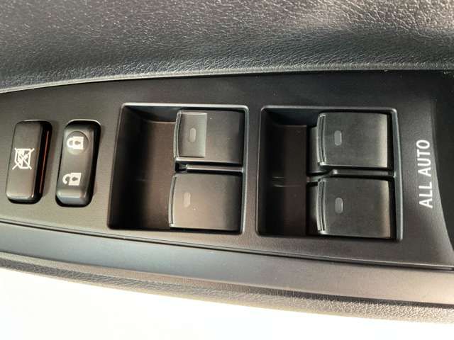 TOYOTA COROLLA AXIO 2015