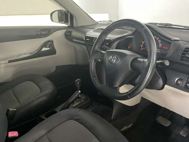 TOYOTA iQ 2013