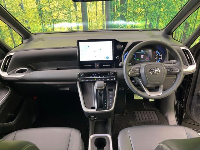 TOYOTA NOAH HYBRID 2025