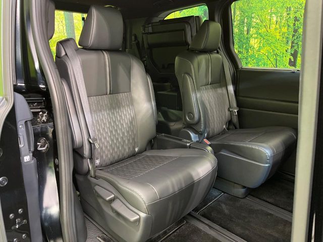 TOYOTA NOAH HYBRID 2025