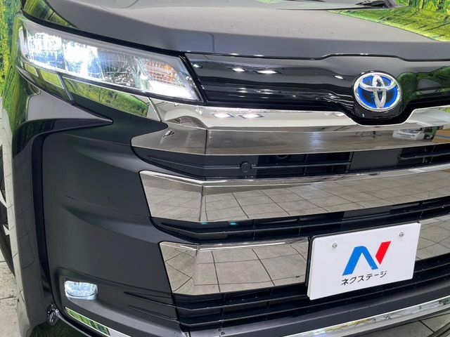 TOYOTA NOAH HYBRID 2025