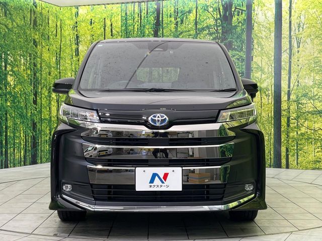 TOYOTA NOAH HYBRID 2025