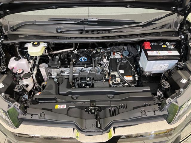 TOYOTA NOAH HYBRID 2025