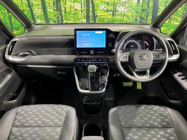 TOYOTA VOXY 4WD 2025