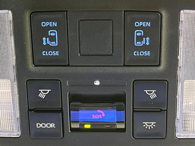 TOYOTA VOXY 4WD 2025