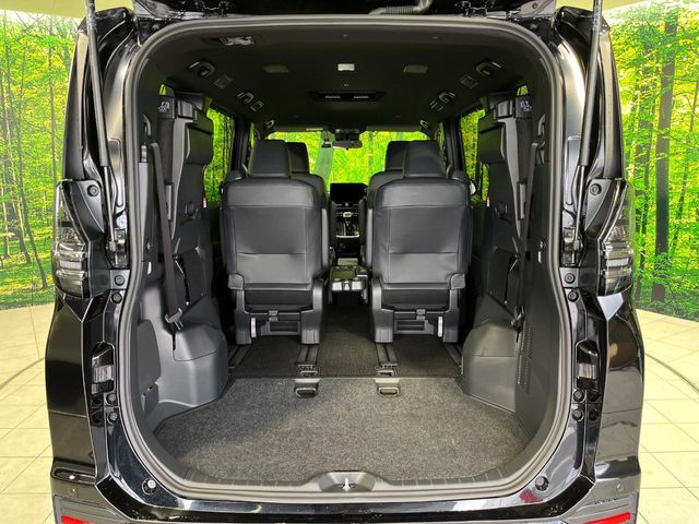 TOYOTA VOXY 4WD 2025