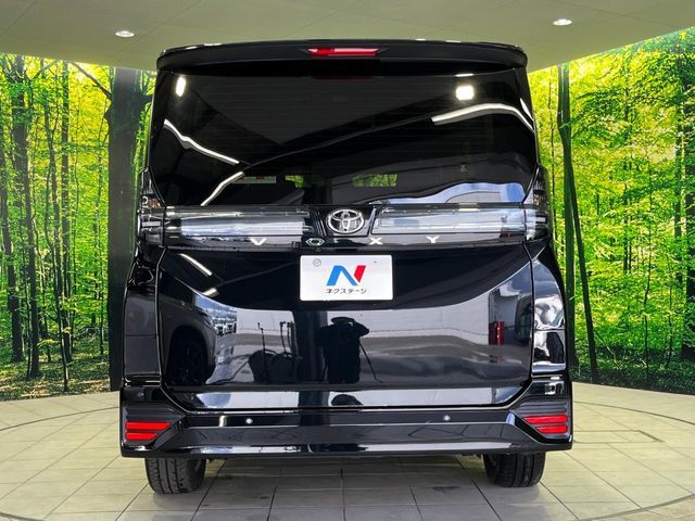 TOYOTA VOXY 4WD 2025