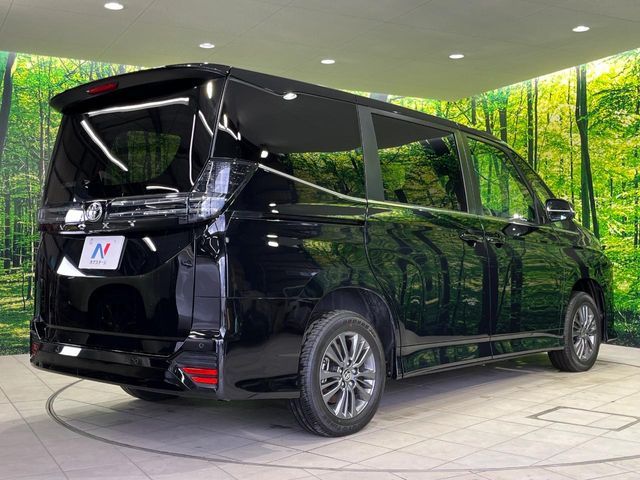 TOYOTA VOXY 4WD 2025