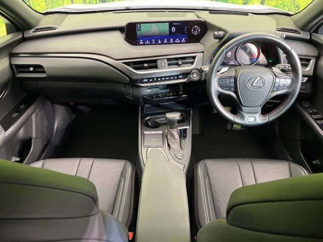 TOYOTA LEXUS UX200 2019