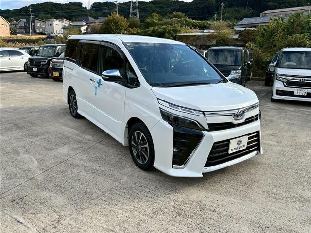 TOYOTA VOXY 2021