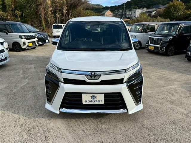 TOYOTA VOXY 2021