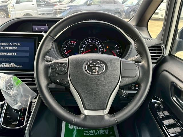 TOYOTA VOXY 2021
