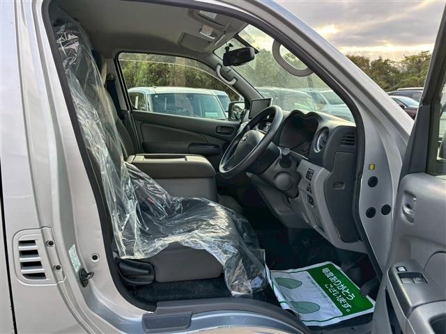 NISSAN NV350 CARAVAN 1.2t 2020