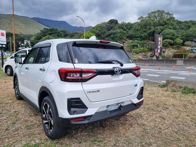 TOYOTA RAIZE HYBRID 2024