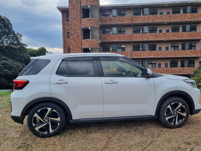 TOYOTA RAIZE HYBRID 2024