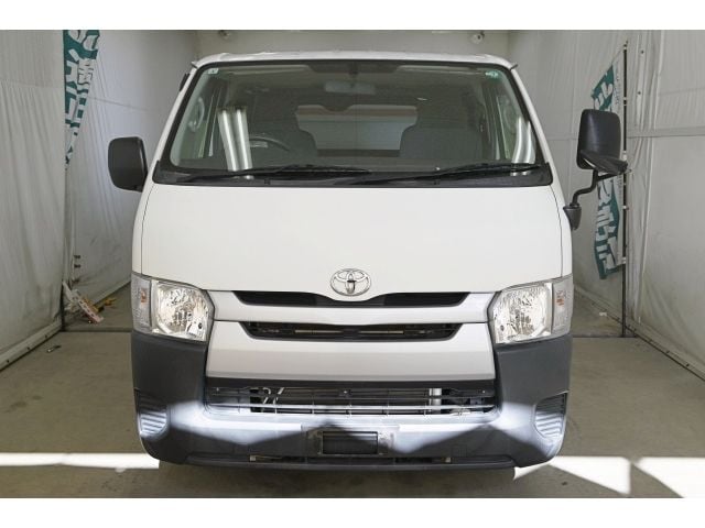 TOYOTA HIACE van 1.2t 2WD 2018