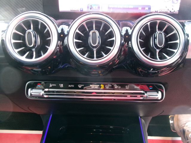 MERCEDES BENZ MERCEDES BENZ GLB 2024