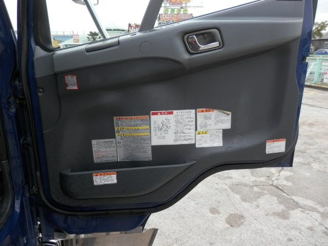 MITSUBISHI FUSOU FIGHTER 2014