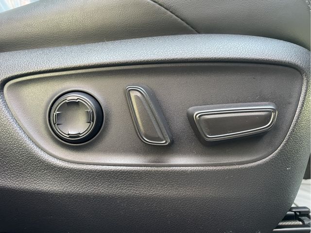 TOYOTA HARRIER 2WD 2022