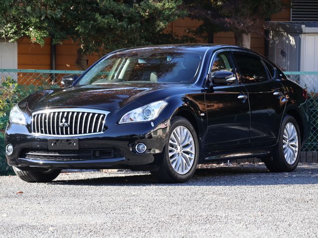 MITSUBISHI DIGNITY 2012