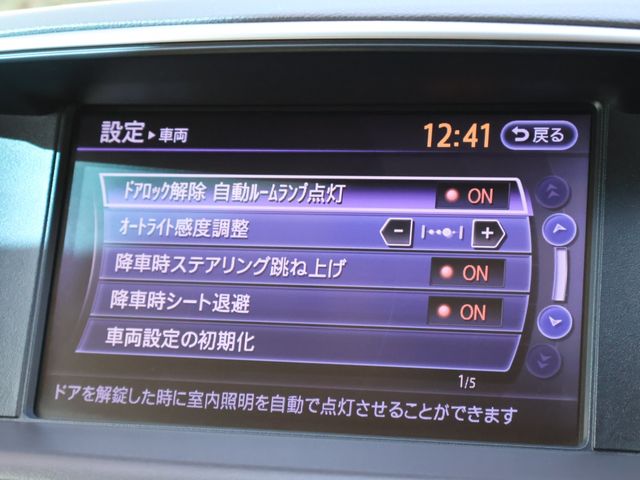 MITSUBISHI DIGNITY 2012