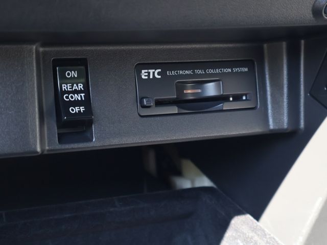 MITSUBISHI DIGNITY 2012