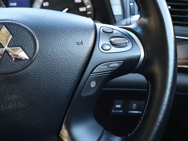 MITSUBISHI DIGNITY 2012