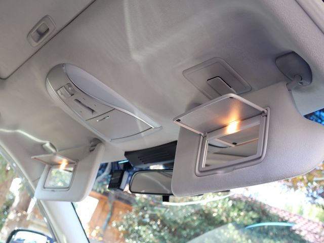 MITSUBISHI DIGNITY 2012