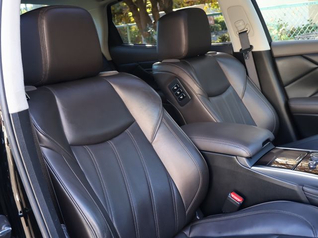 MITSUBISHI DIGNITY 2012