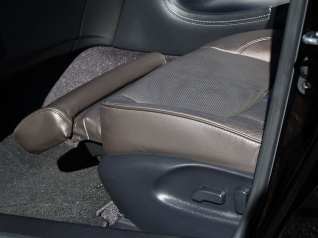 MITSUBISHI DIGNITY 2012