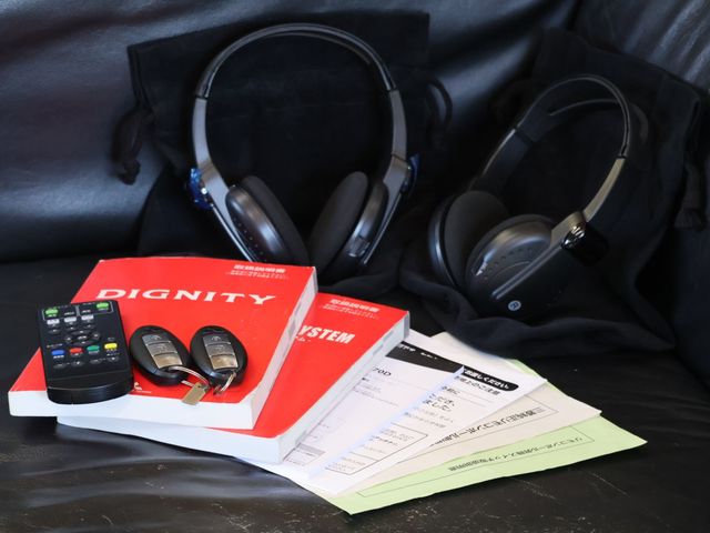 MITSUBISHI DIGNITY 2012