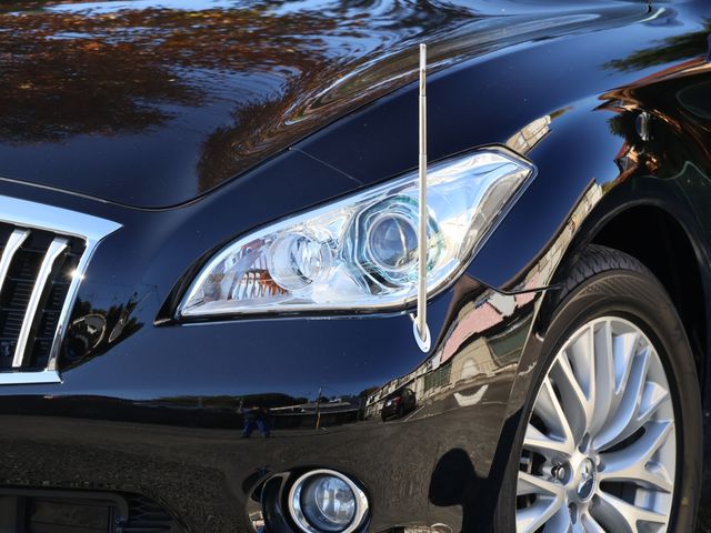 MITSUBISHI DIGNITY 2012