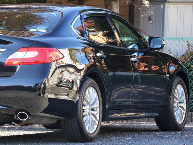 MITSUBISHI DIGNITY 2012