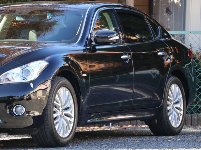 MITSUBISHI DIGNITY 2012