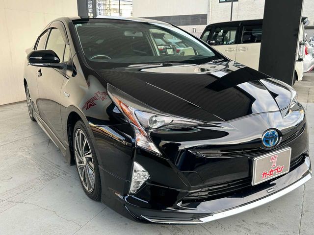 TOYOTA PRIUS 2017