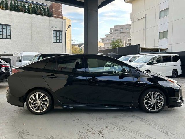 TOYOTA PRIUS 2017