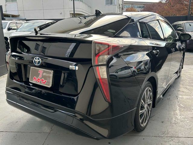 TOYOTA PRIUS 2017
