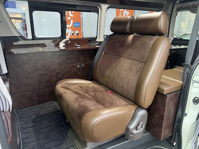 TOYOTA HIACE van 4WD 2018