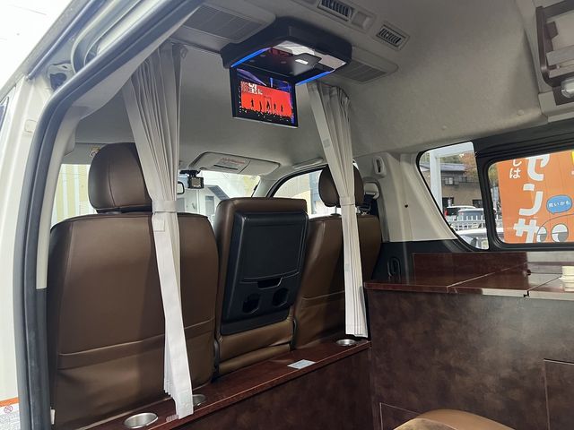 TOYOTA HIACE van 4WD 2018