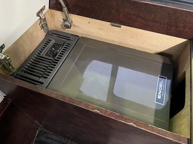 TOYOTA HIACE van 4WD 2018