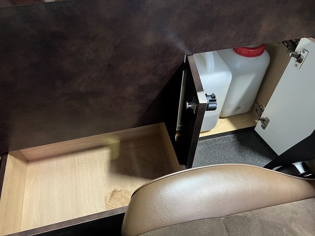 TOYOTA HIACE van 4WD 2018