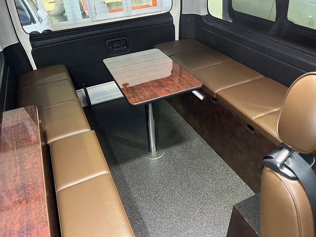 TOYOTA HIACE van 4WD 2018
