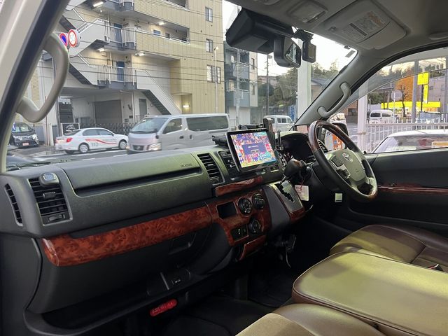 TOYOTA HIACE van 4WD 2018