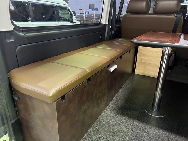 TOYOTA HIACE van 4WD 2018