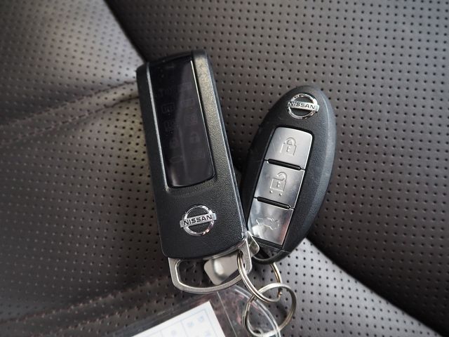 NISSAN CIMA HYBRID 2012