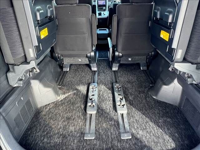 TOYOTA VELLFIRE 2012