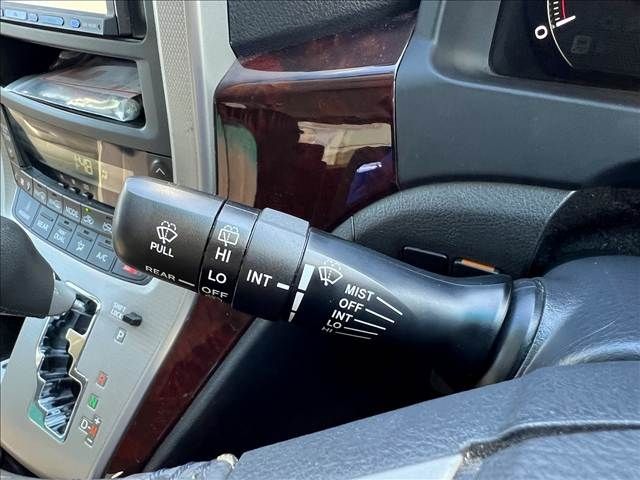 TOYOTA VELLFIRE 2012