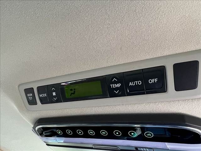 TOYOTA VELLFIRE 2012