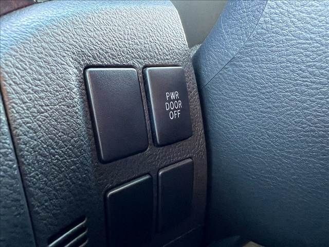 TOYOTA VELLFIRE 2012