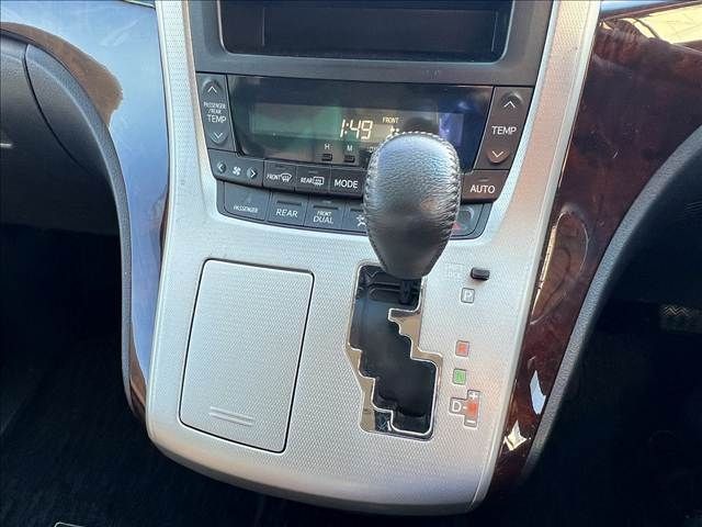 TOYOTA VELLFIRE 2012